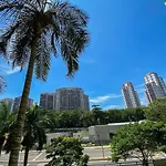 Apto Na Barra A Poucos Minutos Do Metro E Da Praia